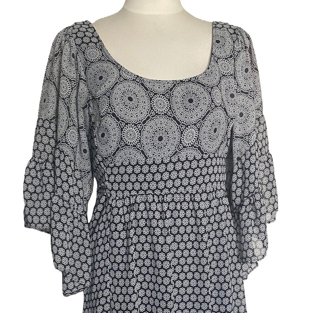 BETSEY JOHNSON Black/Cream Scoop Neck Flutter Bell Sleeve Chiffon Dress sz 8